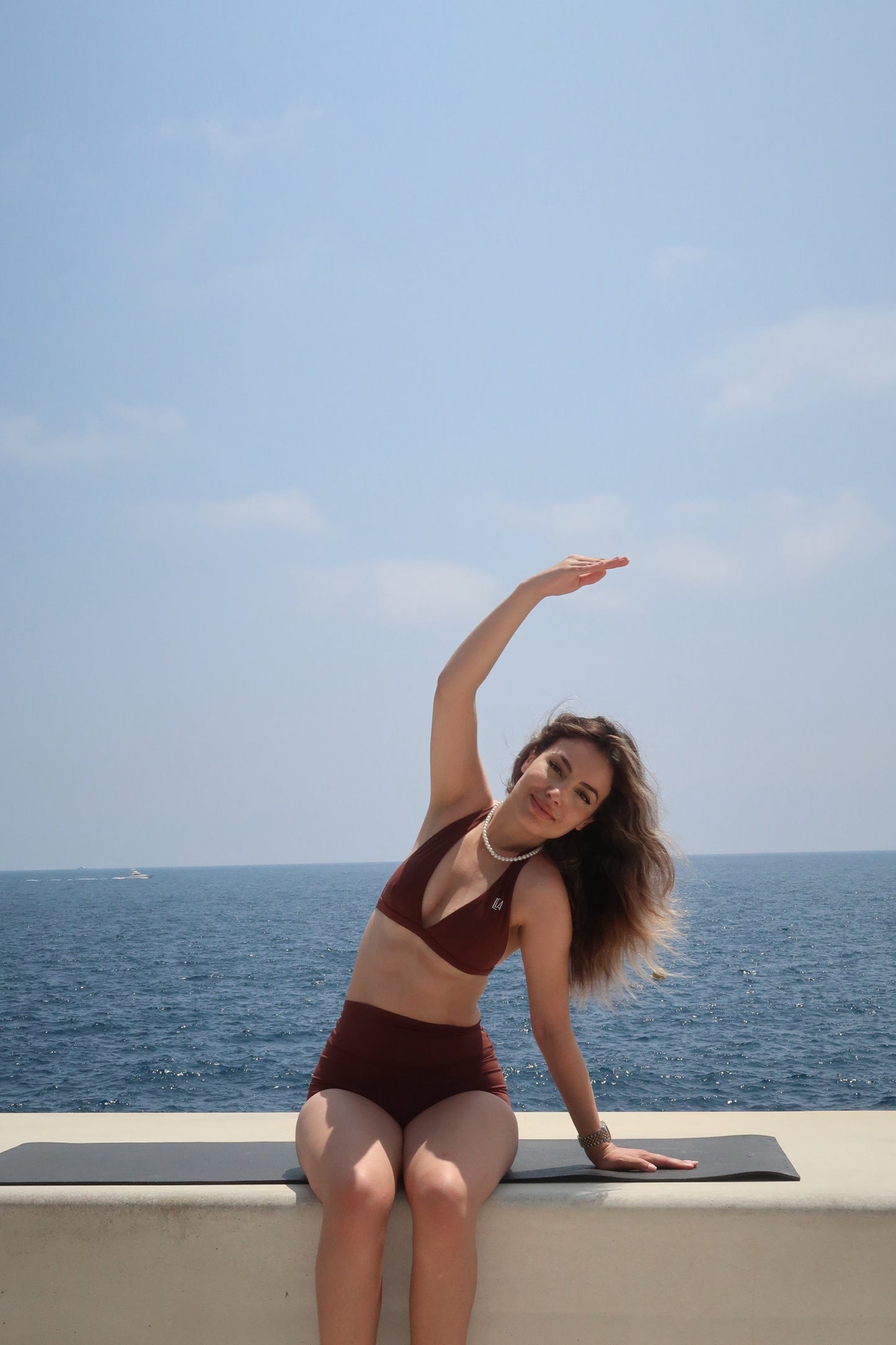 Ensemble SeamlessSolution™ Marron - Brassière et Short de Yoga CHAMI